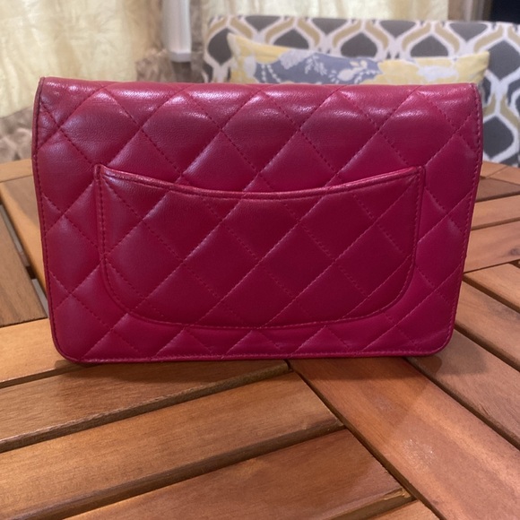 CHANEL WOC Wallet on chain lambskin crossbody - Picture 2 of 15